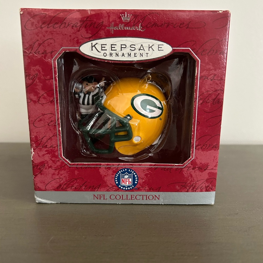 NWT Vintage Hallmark NFL Green Bay Packers Ornament